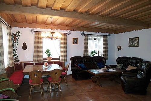 Urlaub auf dem Bauernhof in Bayern im geschmackvoll eingerichteten Doppelzimmer